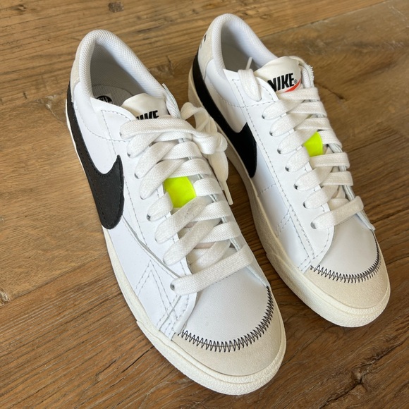 Size 11.5- Nike Blazer Low 77 Jumbo White - Picture 5 of 5